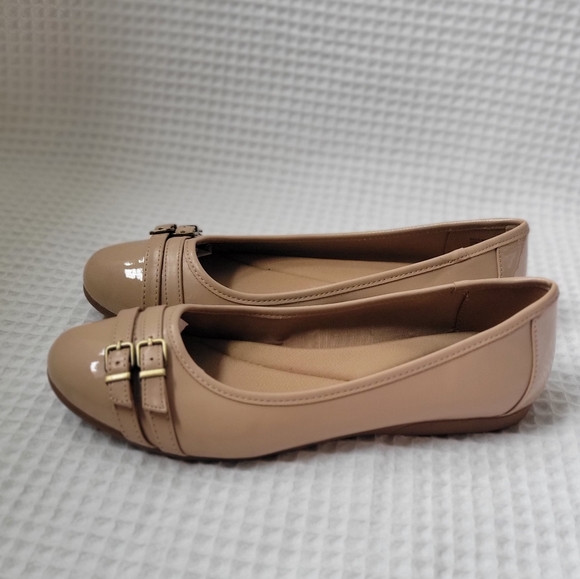Bass Women's Size: 7.5 M Go-to comfort slip on nude Flats - Picture 3 of 11
